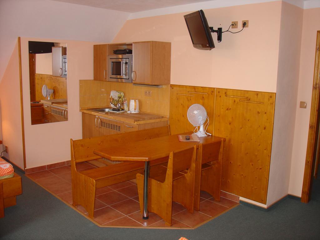 Wellness Penzion Palice Jindřichŭv Hradec Exterior foto